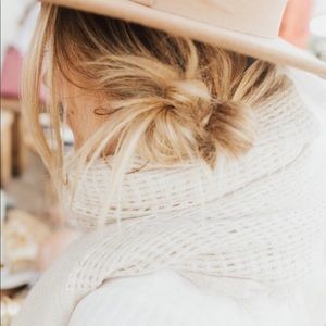 Carly Jean Los Angeles Francesca scarf